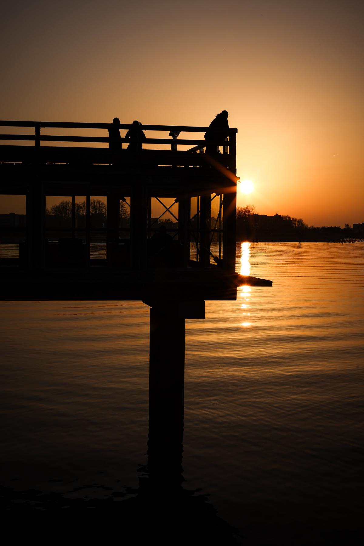 Seebr&uuml;cke im Sonnenuntergang